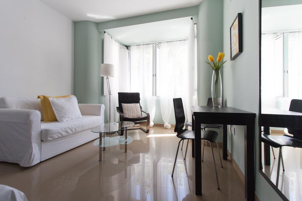 Apartamentos Edificio Constitucion إشبيلية الغرفة الصورة